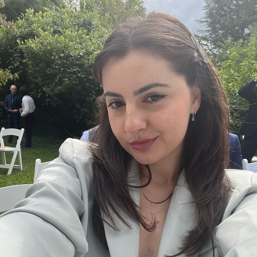 Meet your Posher, Kamelia